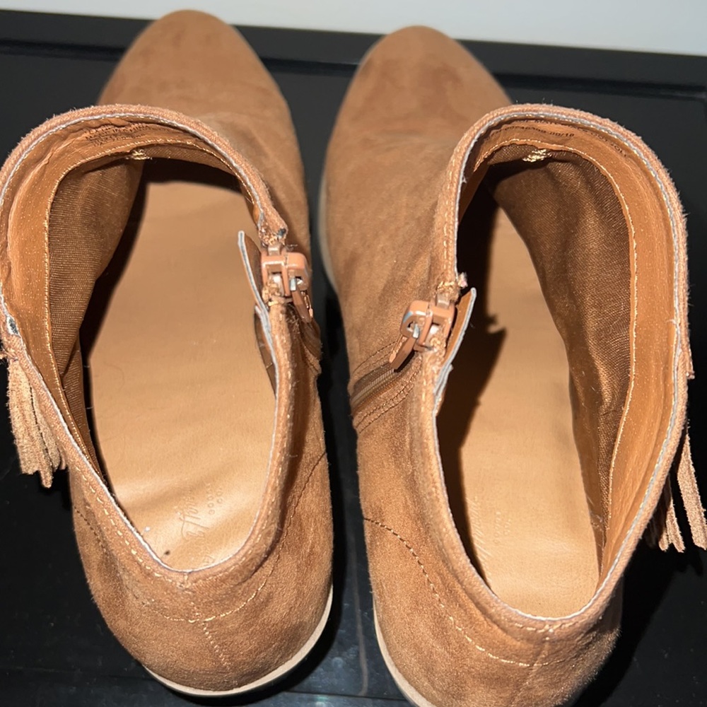 Universal Thread Fringe Booties - Picture 3 of 4